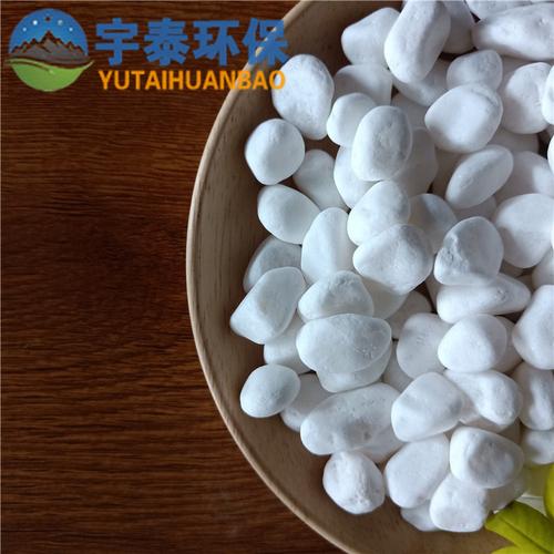 白色礫石在人工濕地與庭院景觀中的雙重應(yīng)用